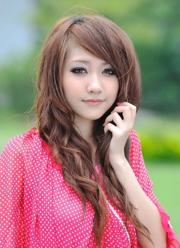 【网路收集】 纤腿清纯玉女 夏日室外踩青 【20P】