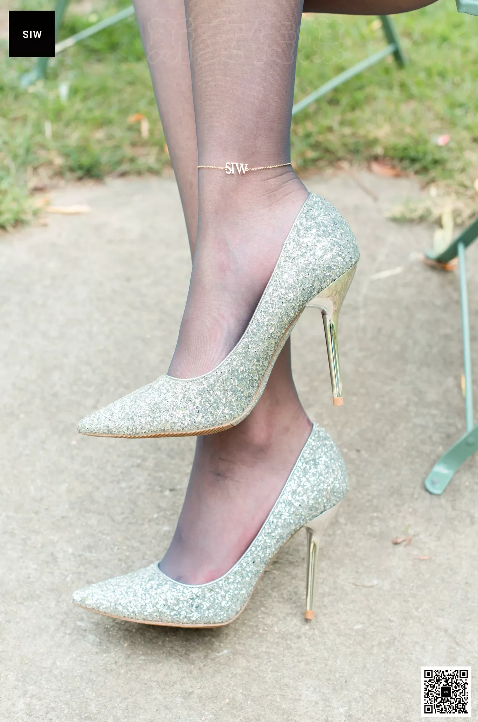 【SIW斯文传媒系列】 黑色网纱碎花长袖连衣裙龙哥【63P】