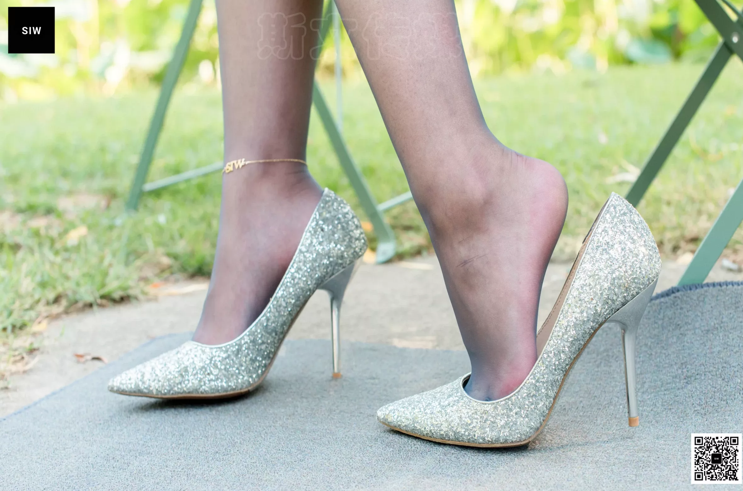 【SIW斯文传媒系列】 黑色网纱碎花长袖连衣裙龙哥【63P】