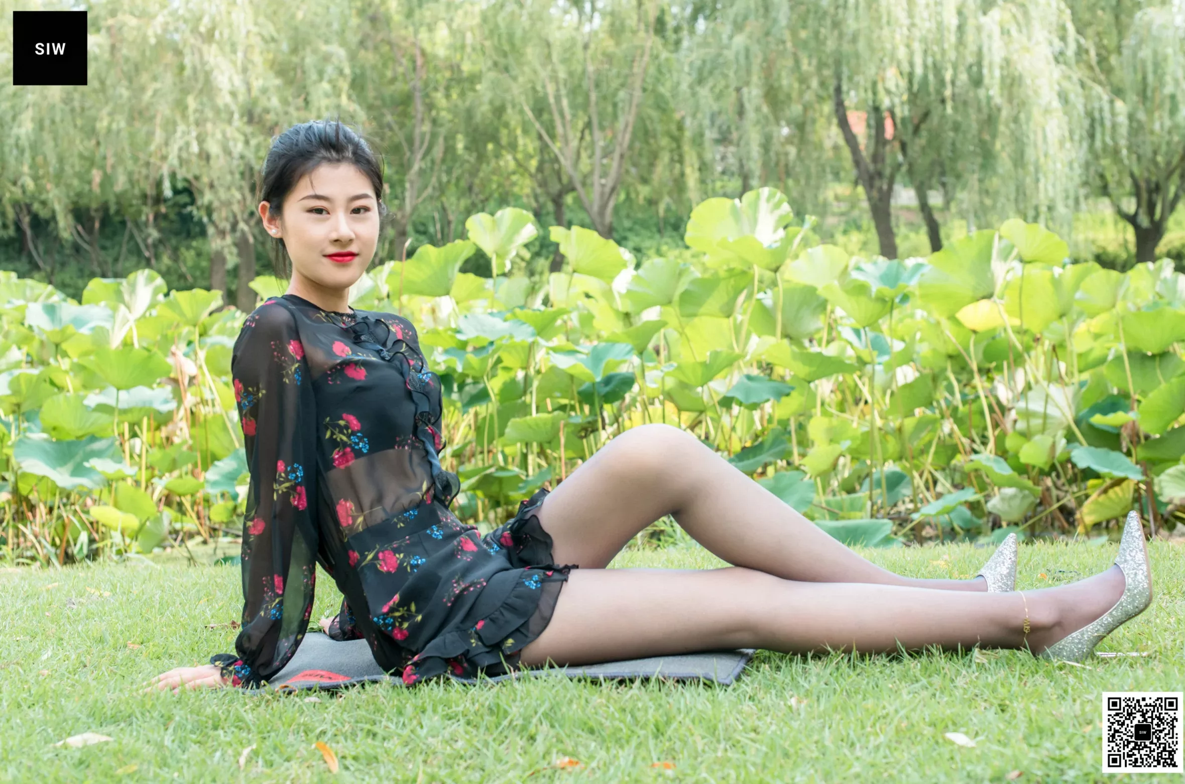 【SIW斯文传媒系列】 黑色网纱碎花长袖连衣裙龙哥【63P】