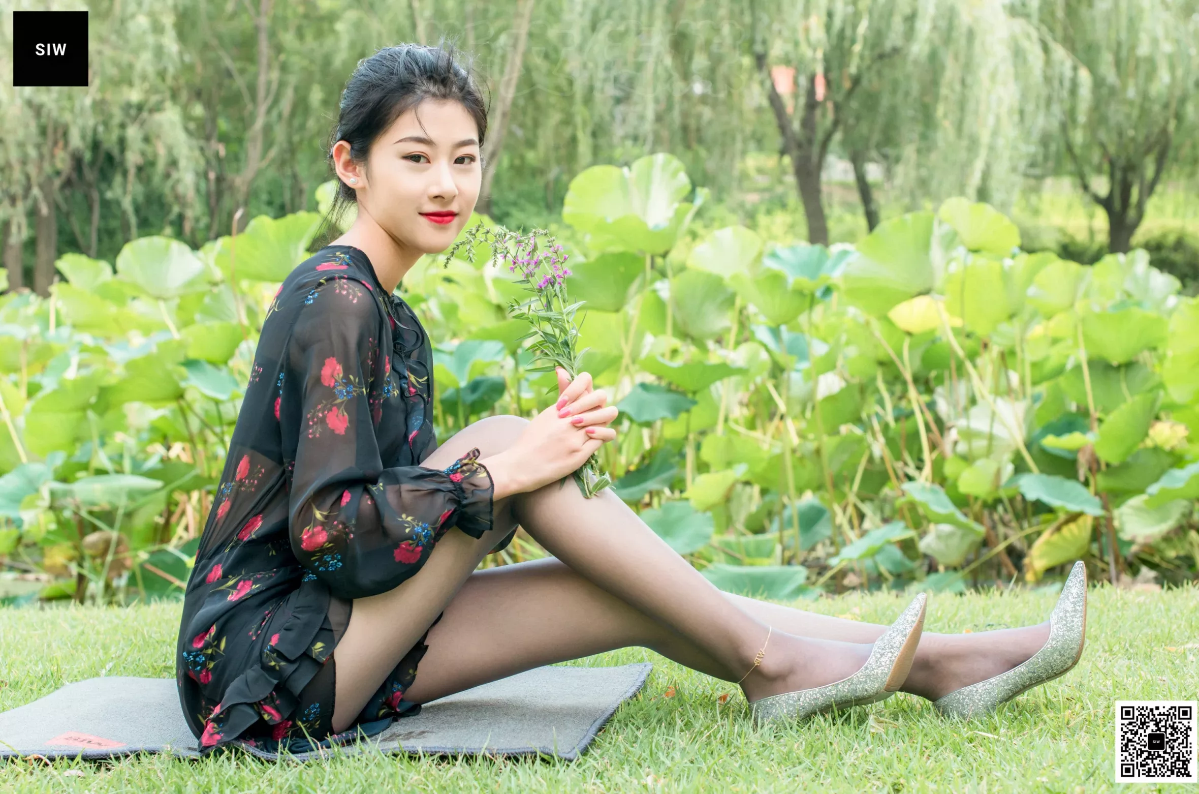 【SIW斯文传媒系列】 黑色网纱碎花长袖连衣裙龙哥【63P】