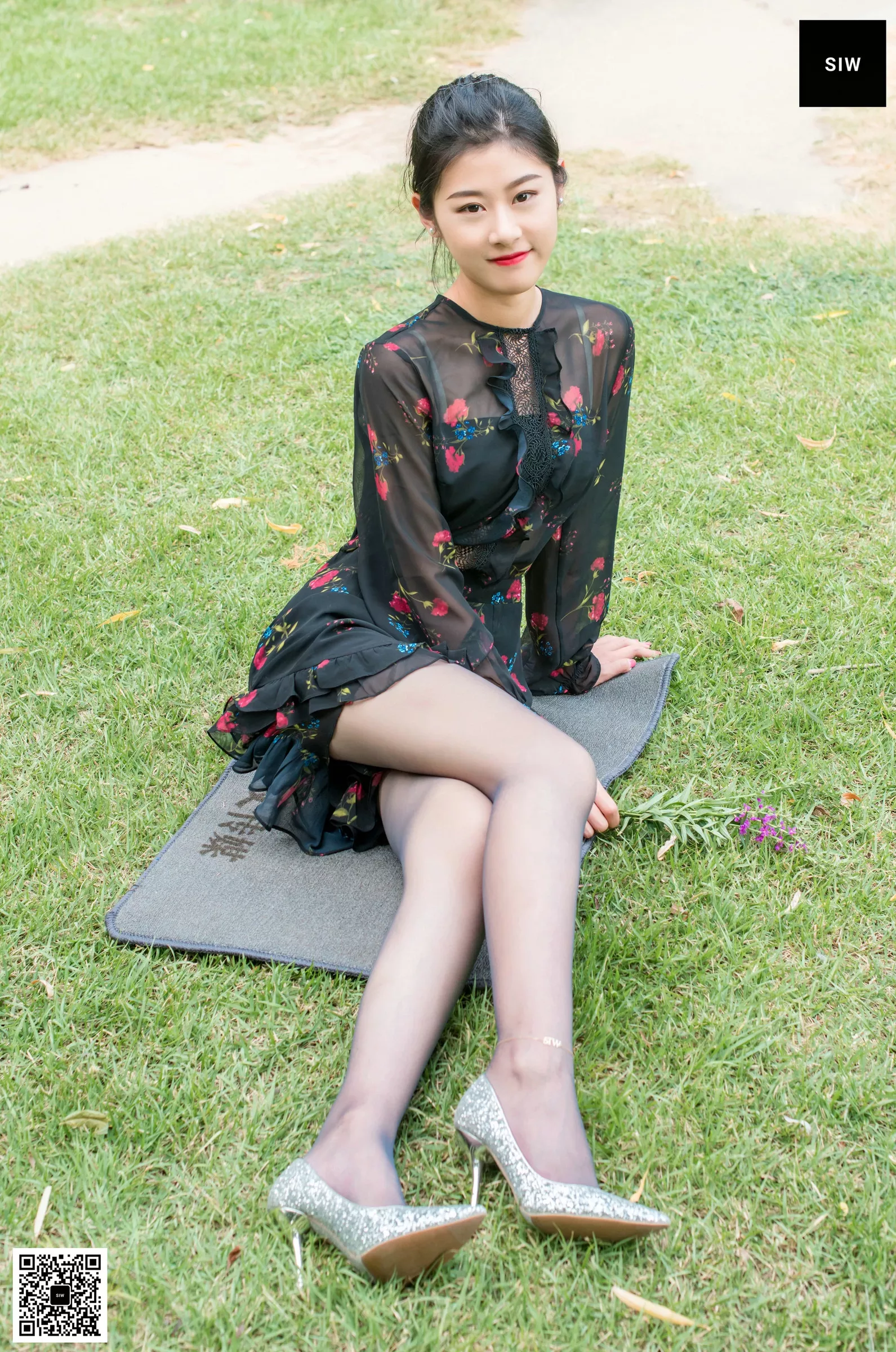 【SIW斯文传媒系列】 黑色网纱碎花长袖连衣裙龙哥【63P】