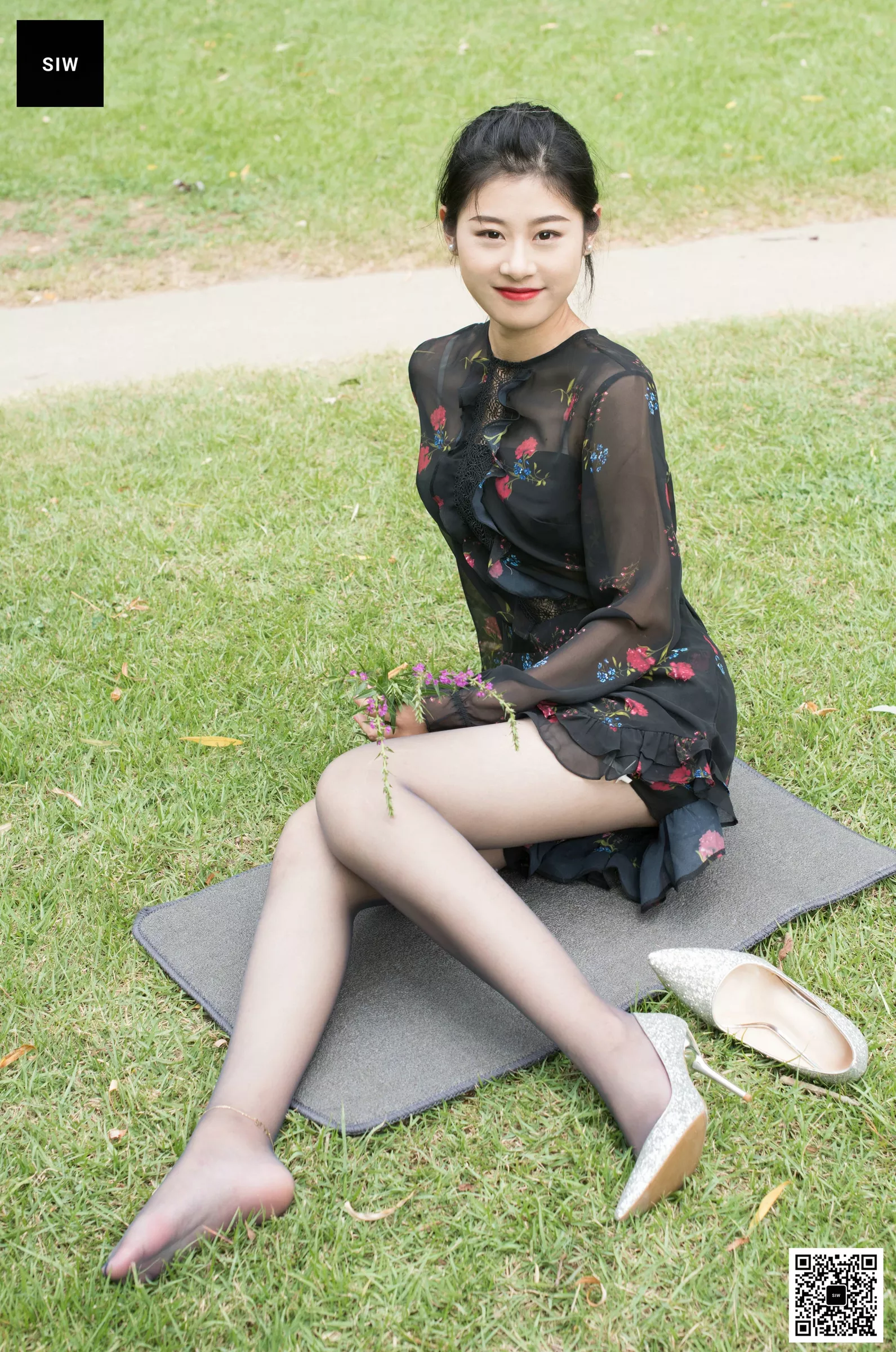 【SIW斯文传媒系列】 黑色网纱碎花长袖连衣裙龙哥【63P】