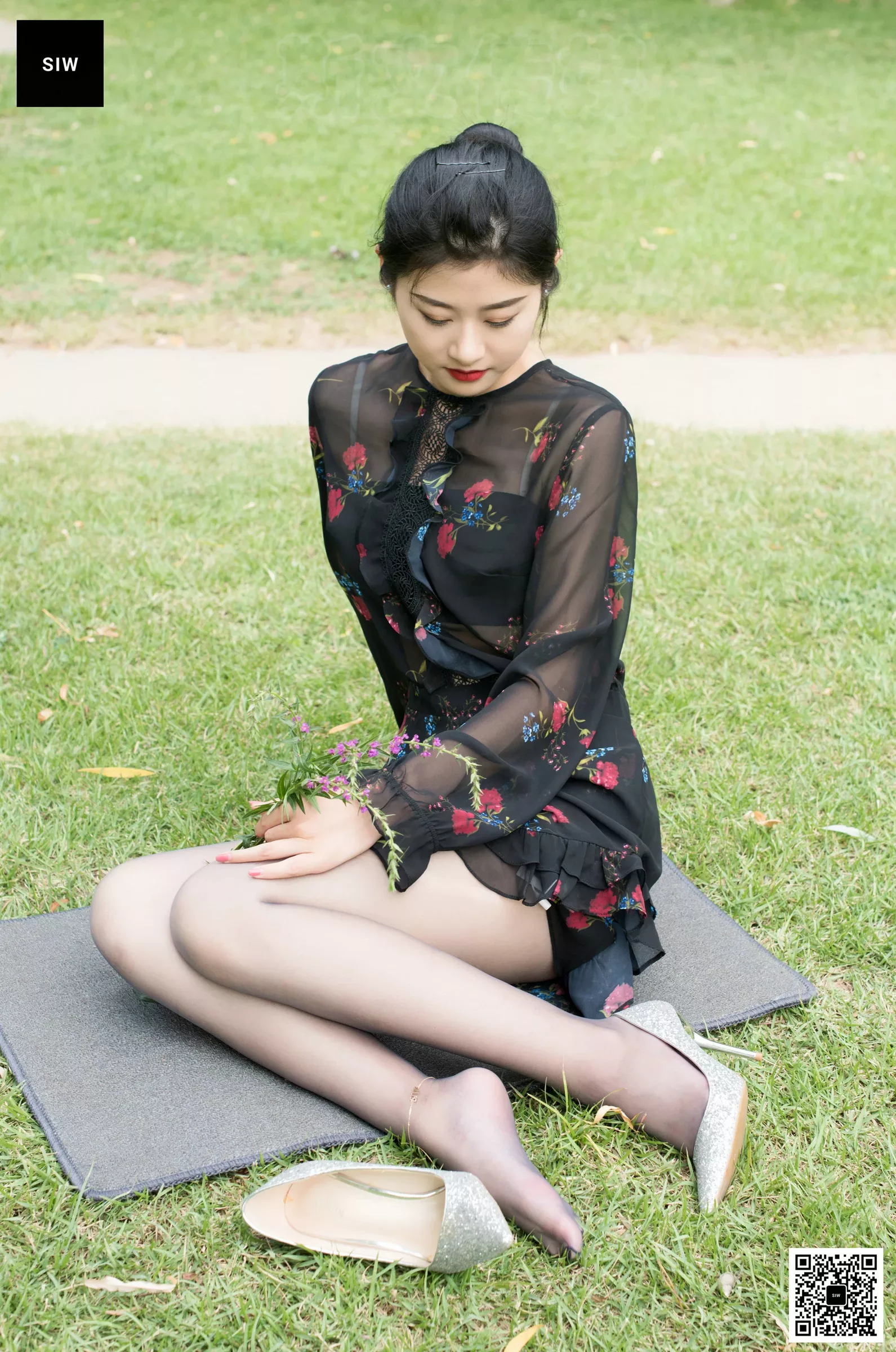 【SIW斯文传媒系列】 黑色网纱碎花长袖连衣裙龙哥【63P】