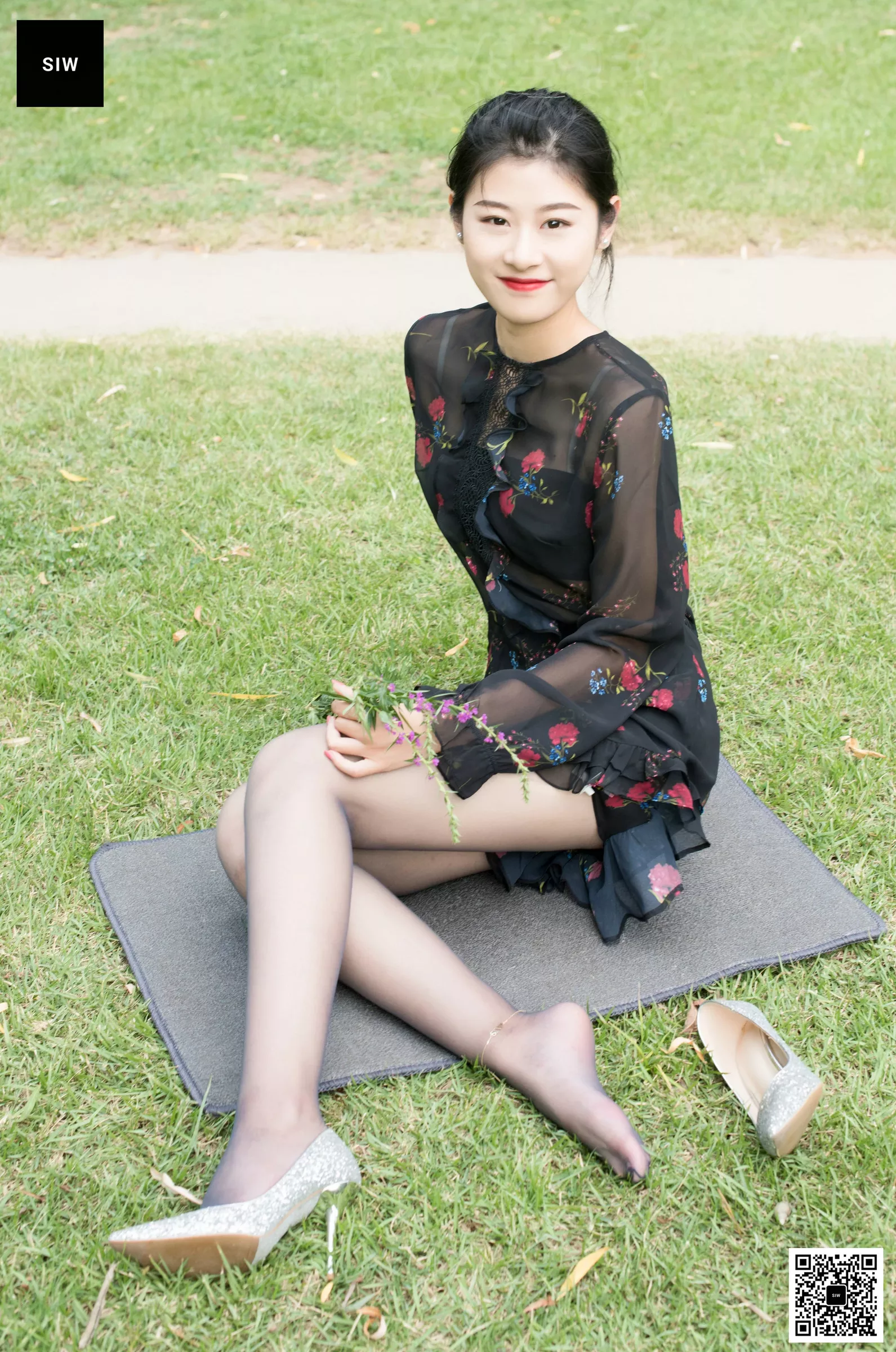 【SIW斯文传媒系列】 黑色网纱碎花长袖连衣裙龙哥【63P】