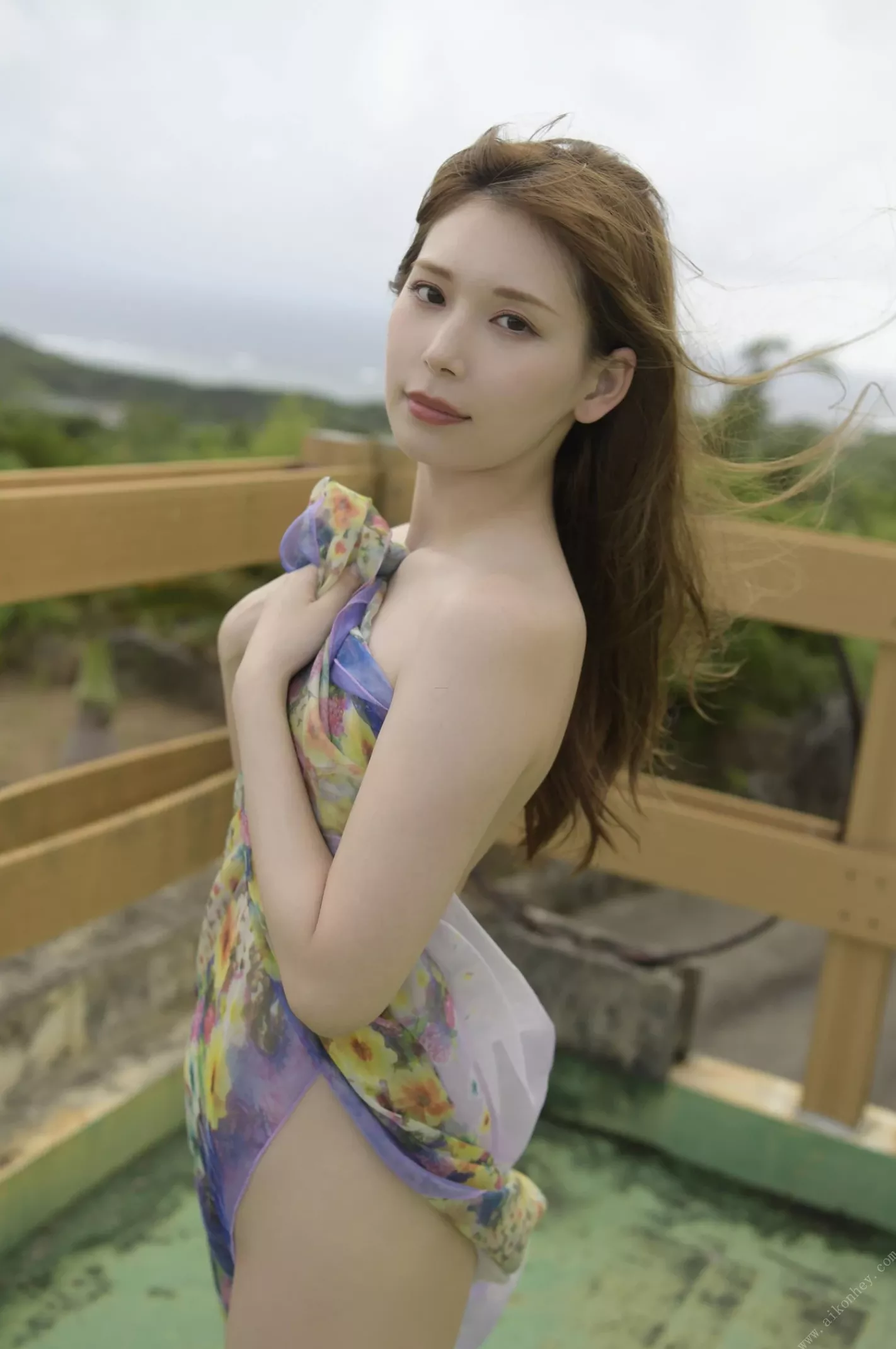 ... 绐明里《纯发全裸未公开100剪超完整版》FRIDAY 数位写真集 (119P)