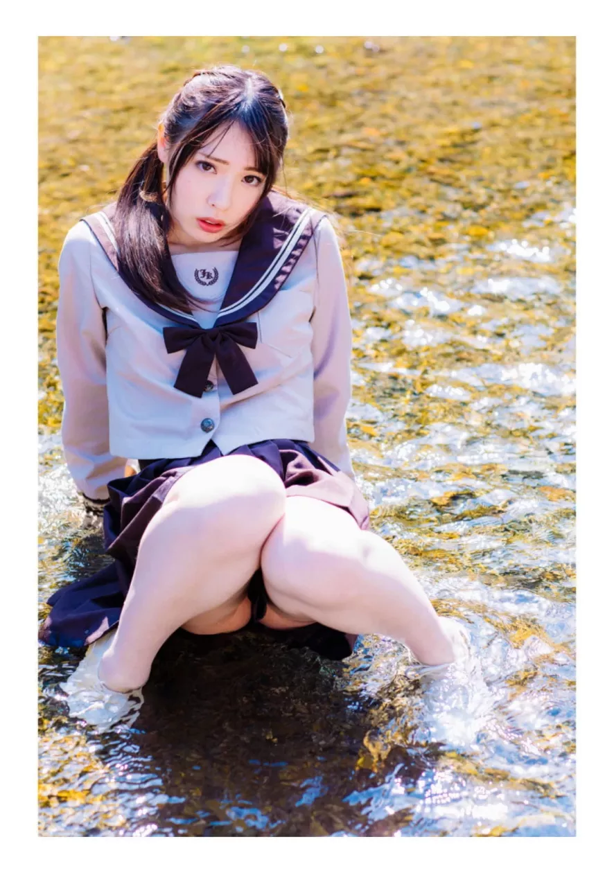 (81P) 花白斗 《Drop， Hole》 写真集