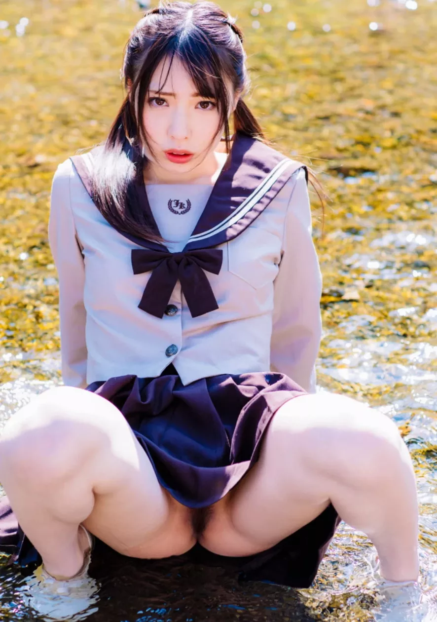 (81P) 花白斗 《Drop， Hole》 写真集