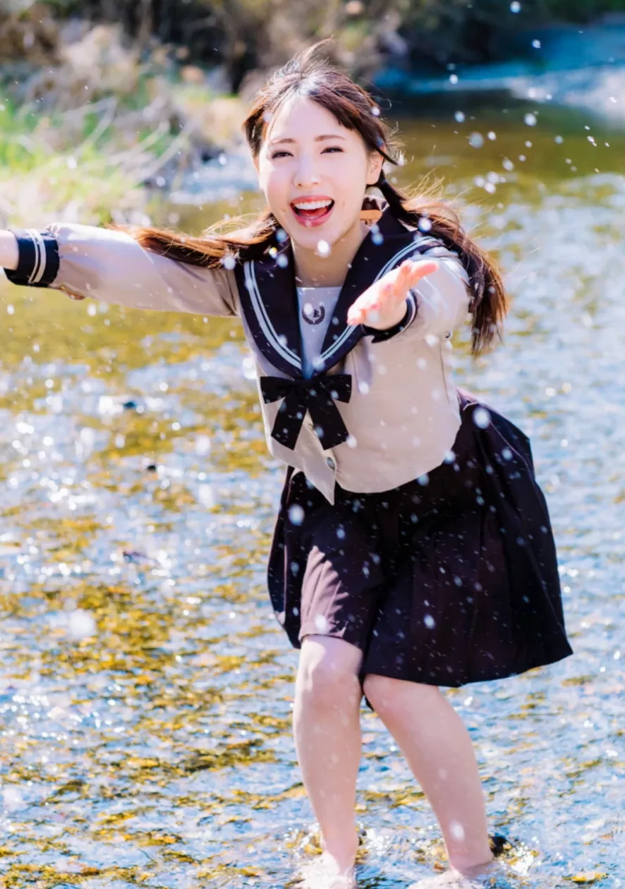 (81P) 花白斗 《Drop， Hole》 写真集