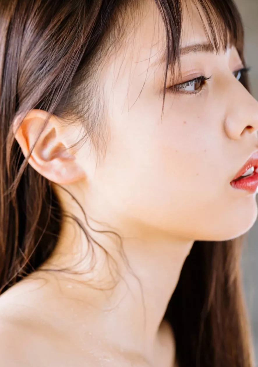 (81P) 花白斗 《Drop， Hole》 写真集