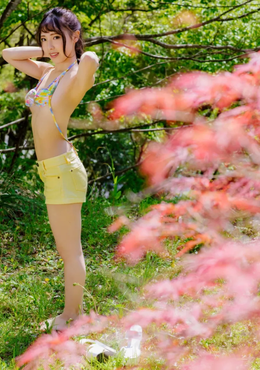 (81P) 花白斗 《Drop， Hole》 写真集