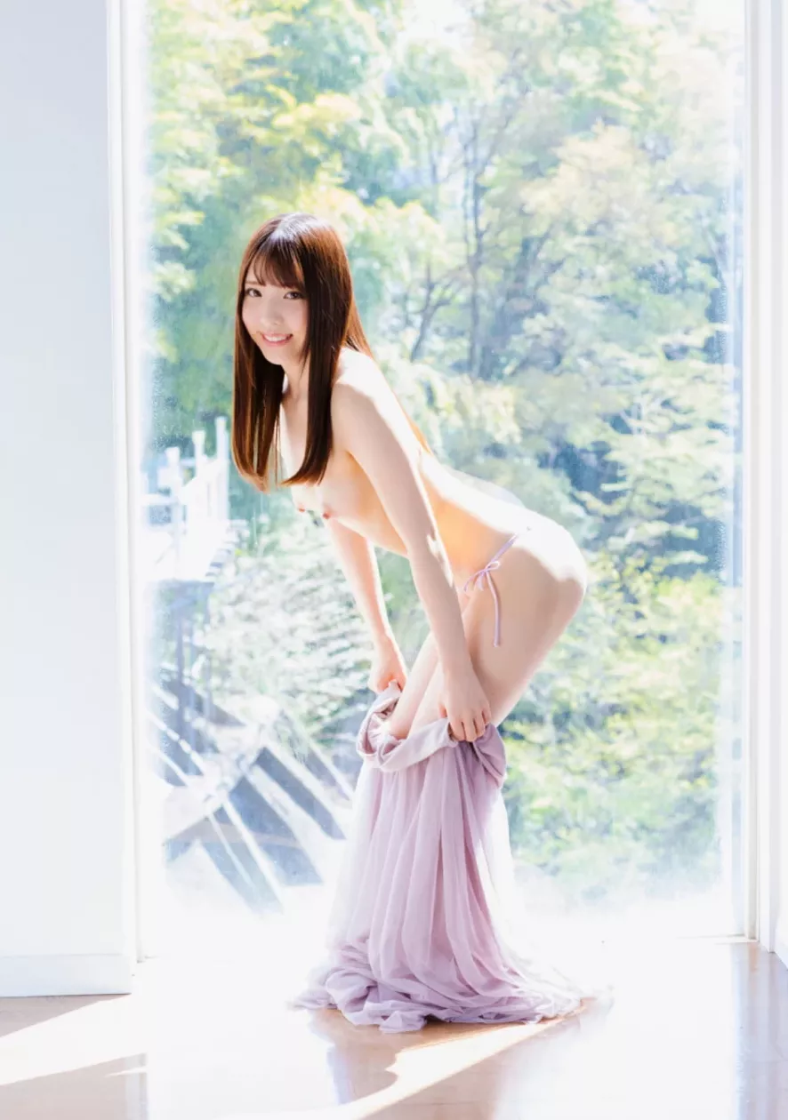 (81P) 花白斗 《Drop， Hole》 写真集