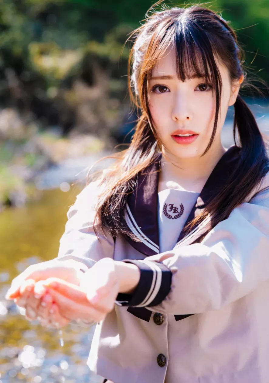 (81P) 花白斗 《Drop， Hole》 写真集