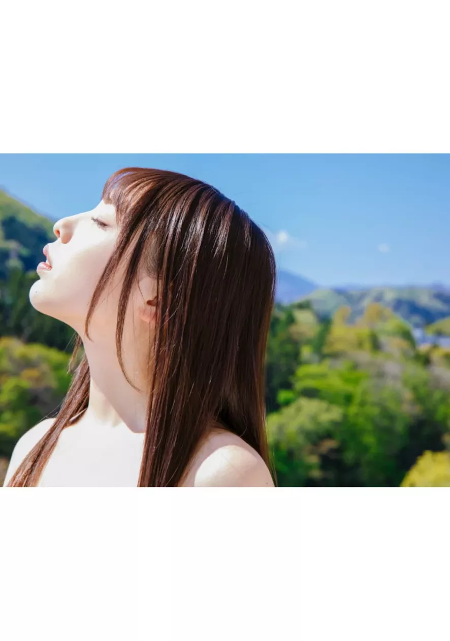 (81P) 花白斗 《Drop， Hole》 写真集