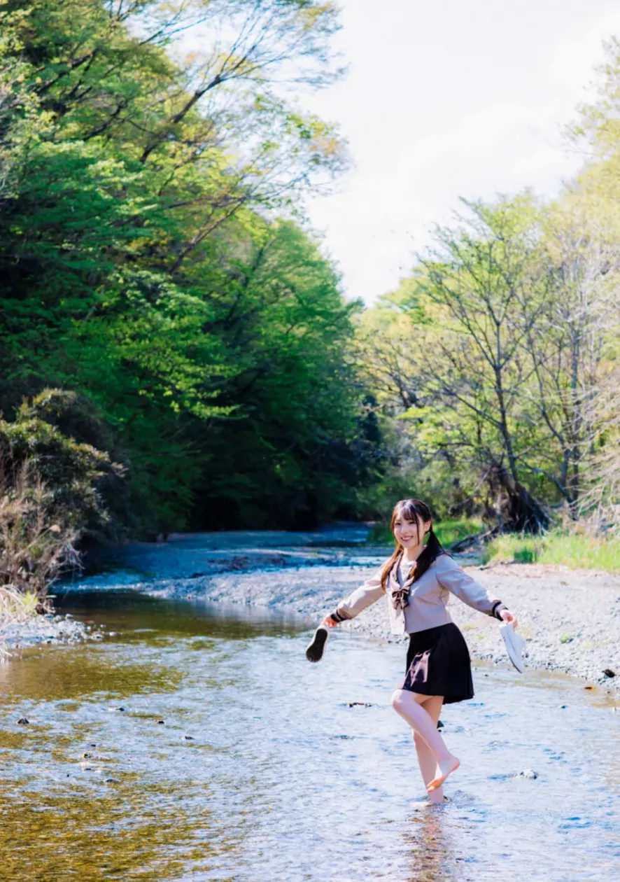 (81P) 花白斗 《Drop， Hole》 写真集