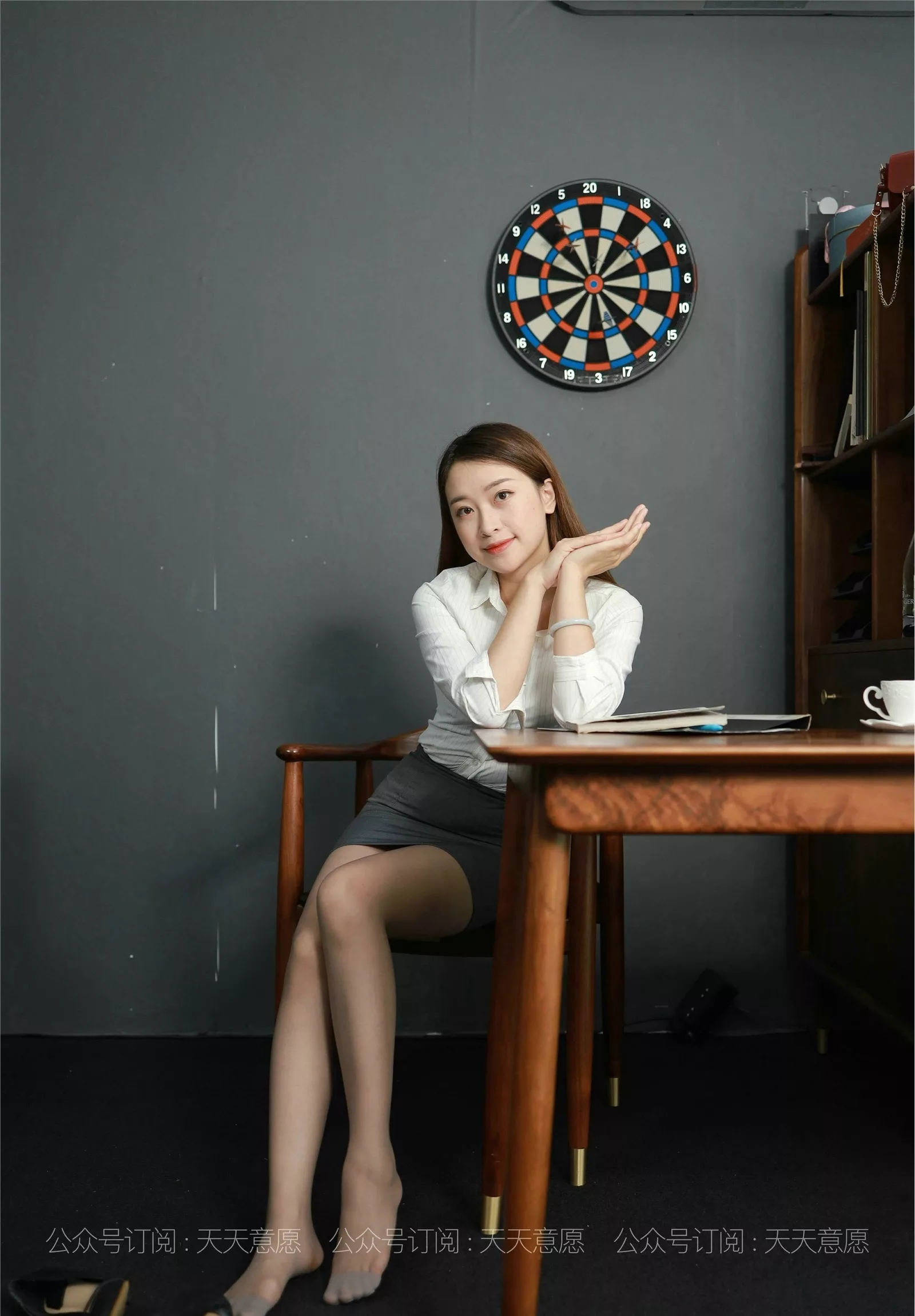 2021.08.08 【异思趣向iess】 丝享家883：小婕《女神开例会》【95P】