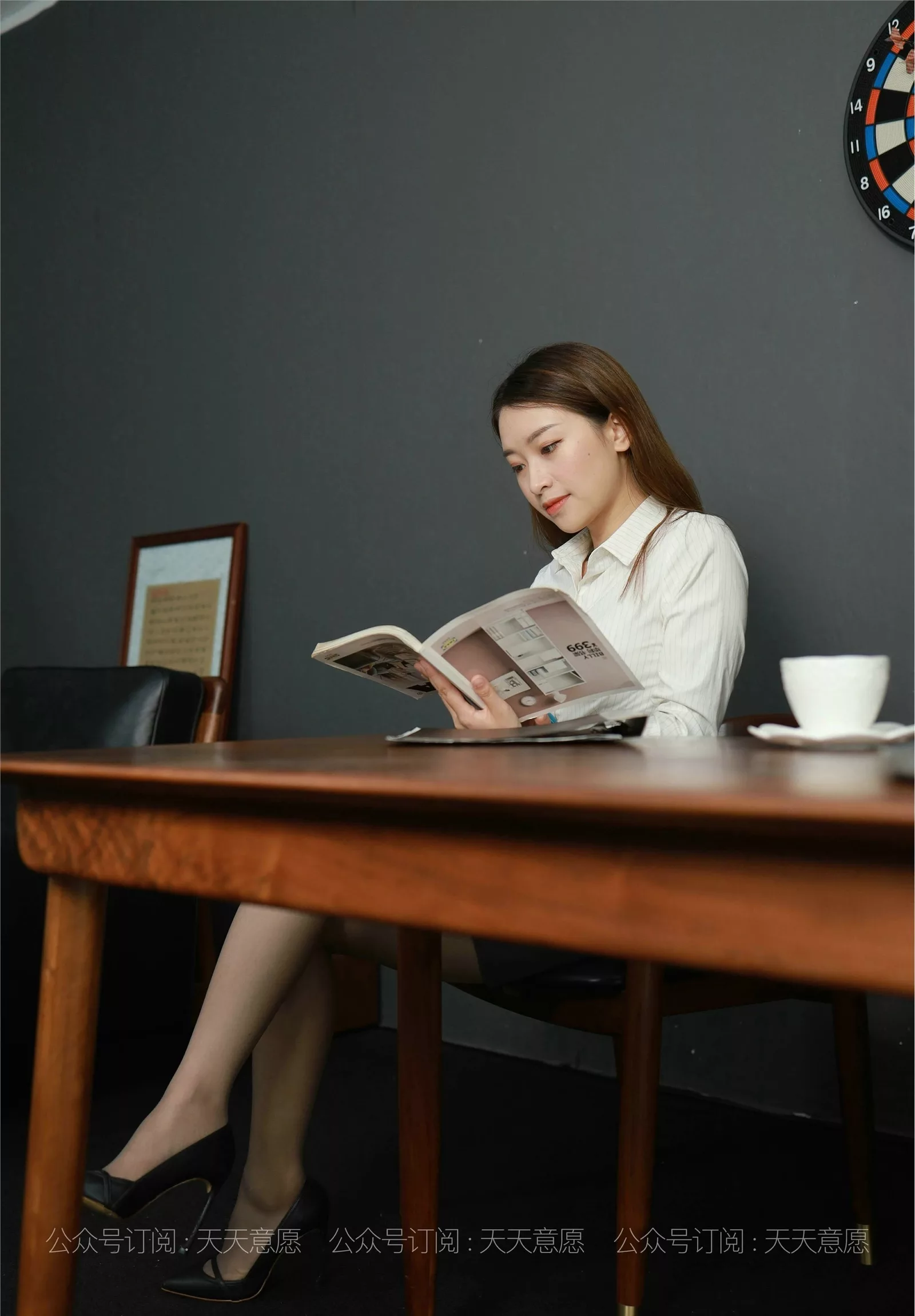 2021.08.08 【异思趣向iess】 丝享家883：小婕《女神开例会》【95P】