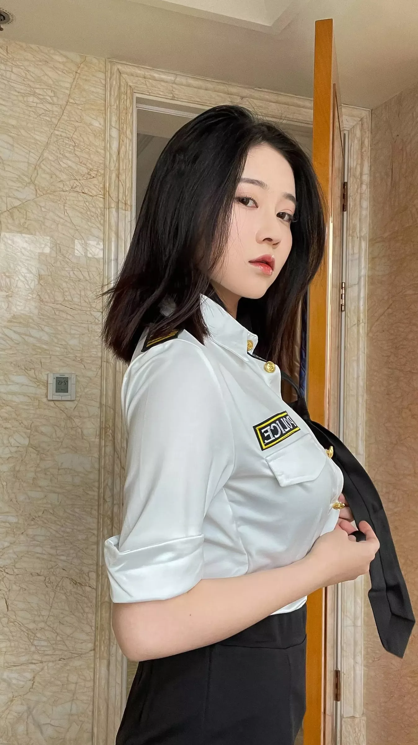 涩女警 》 【网路收集组列】福利姬 大尺码 高端福利帖【83P】 年年《