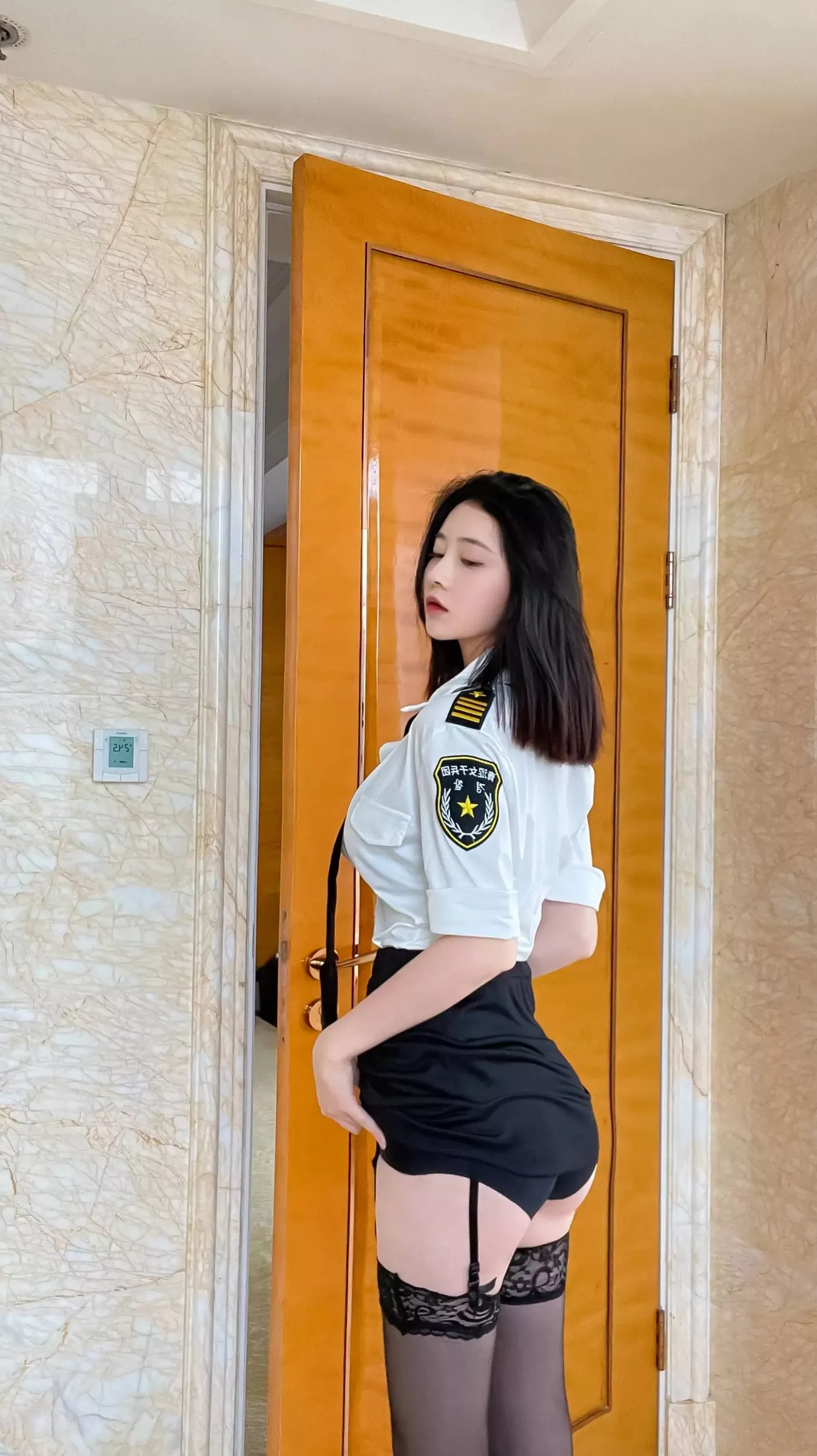 涩女警 》 【网路收集组列】福利姬 大尺码 高端福利帖【83P】 年年《