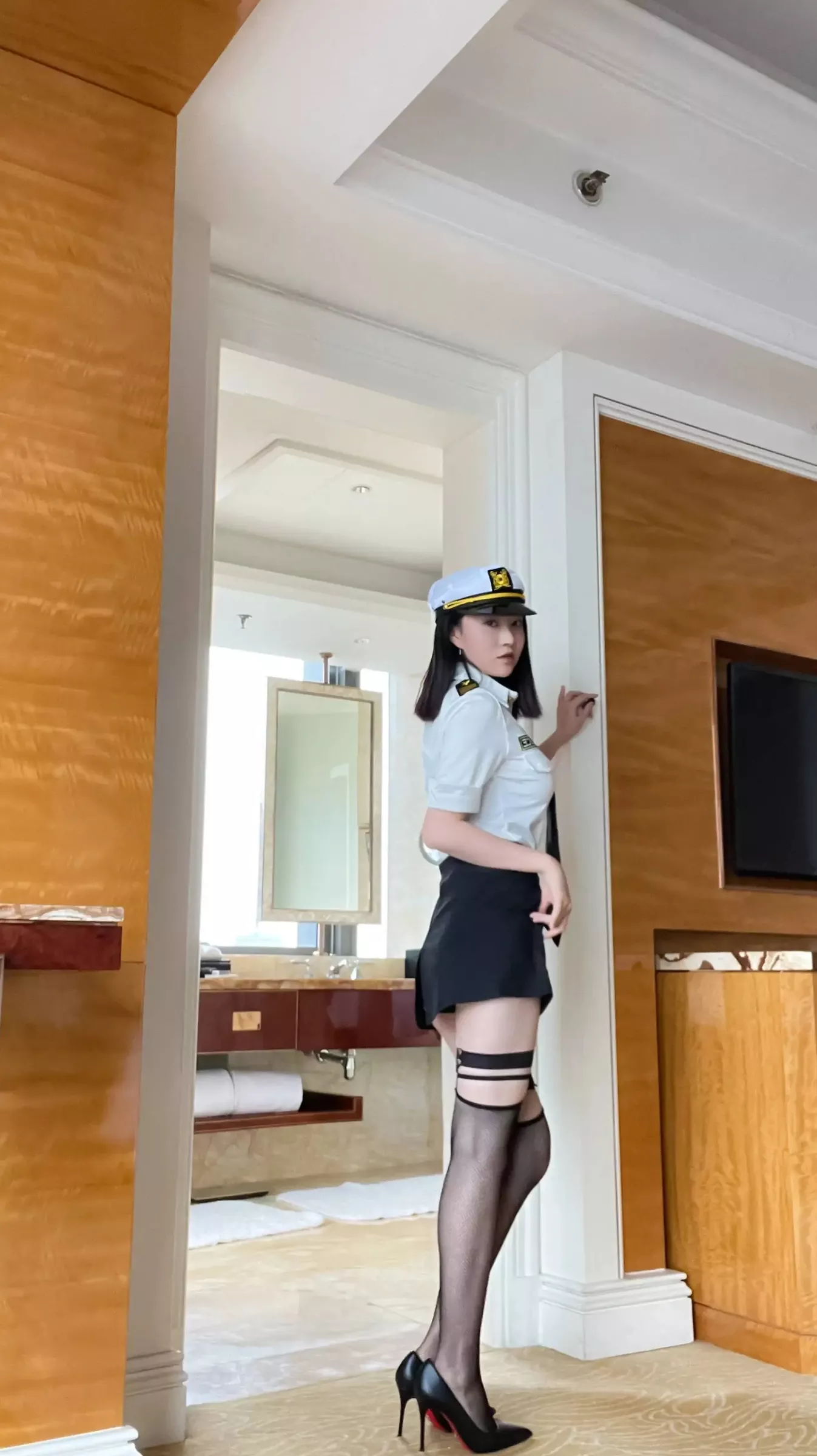 涩女警 》 【网路收集组列】福利姬 大尺码 高端福利帖【83P】 年年《