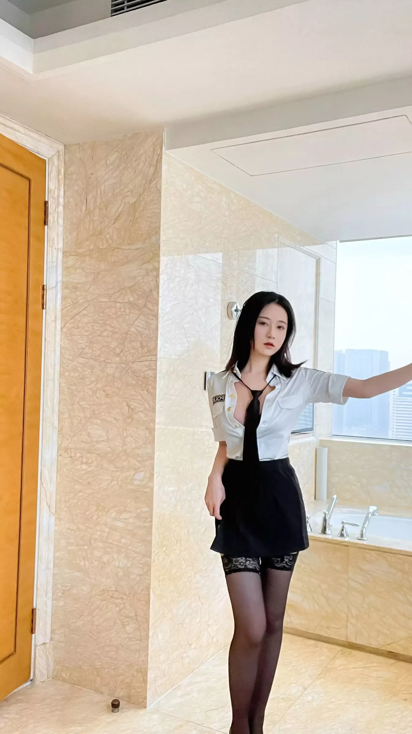 涩女警 》 【网路收集组列】福利姬 大尺码 高端福利帖【83P】 年年《