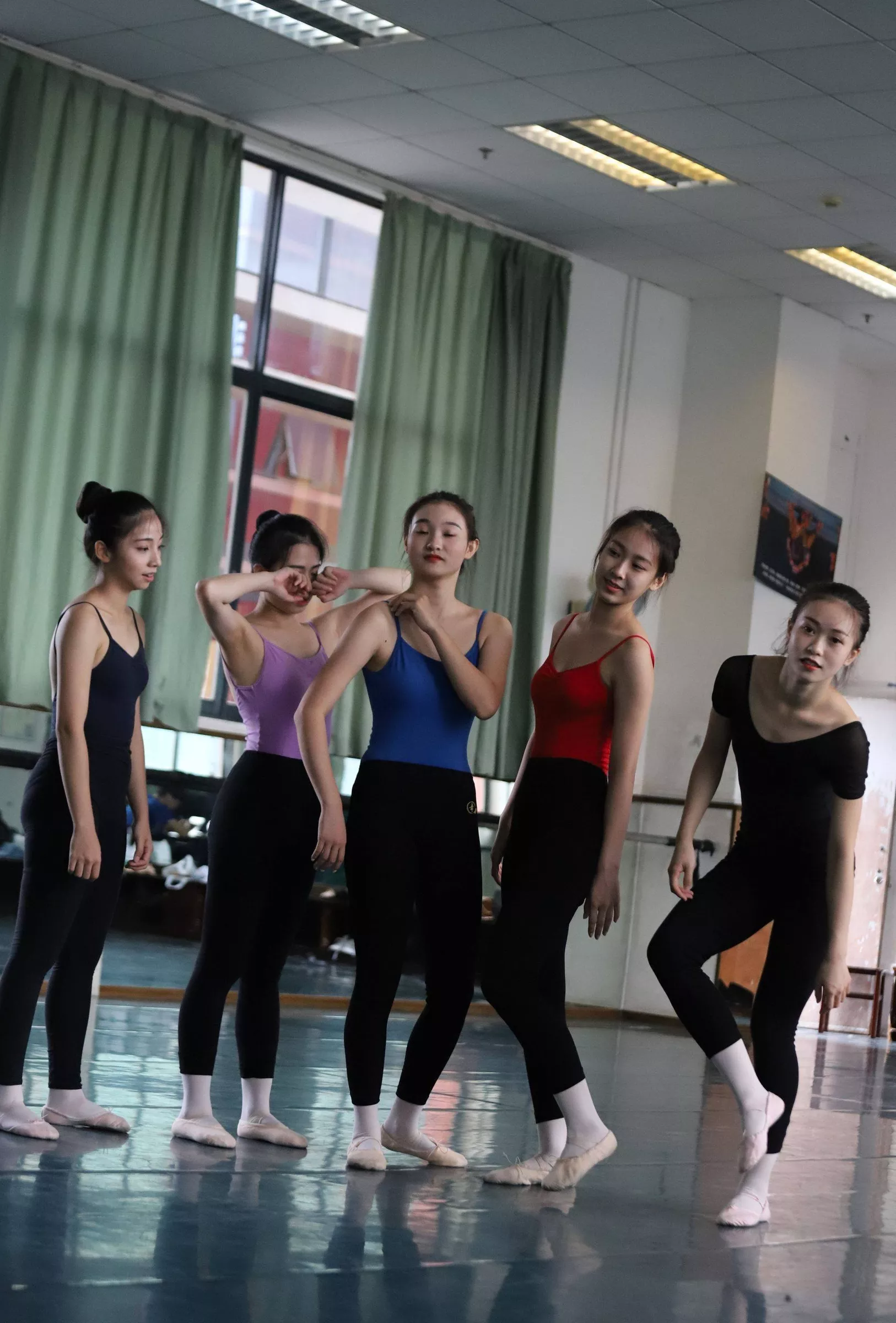 【大西瓜组图】 多色舞蹈服1【129P】 W004