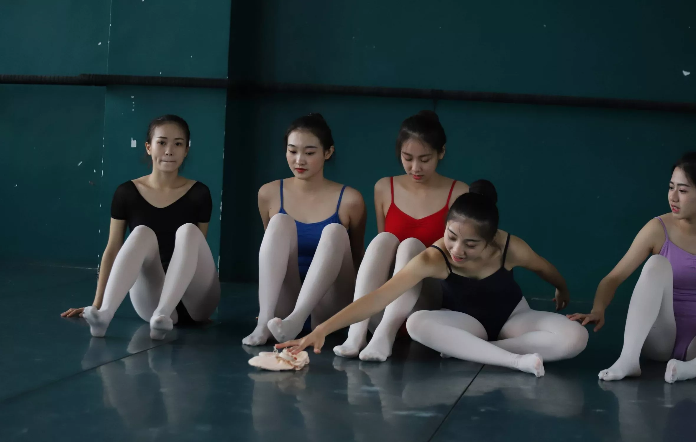 【大西瓜组图】 多色舞蹈服1【129P】 W004