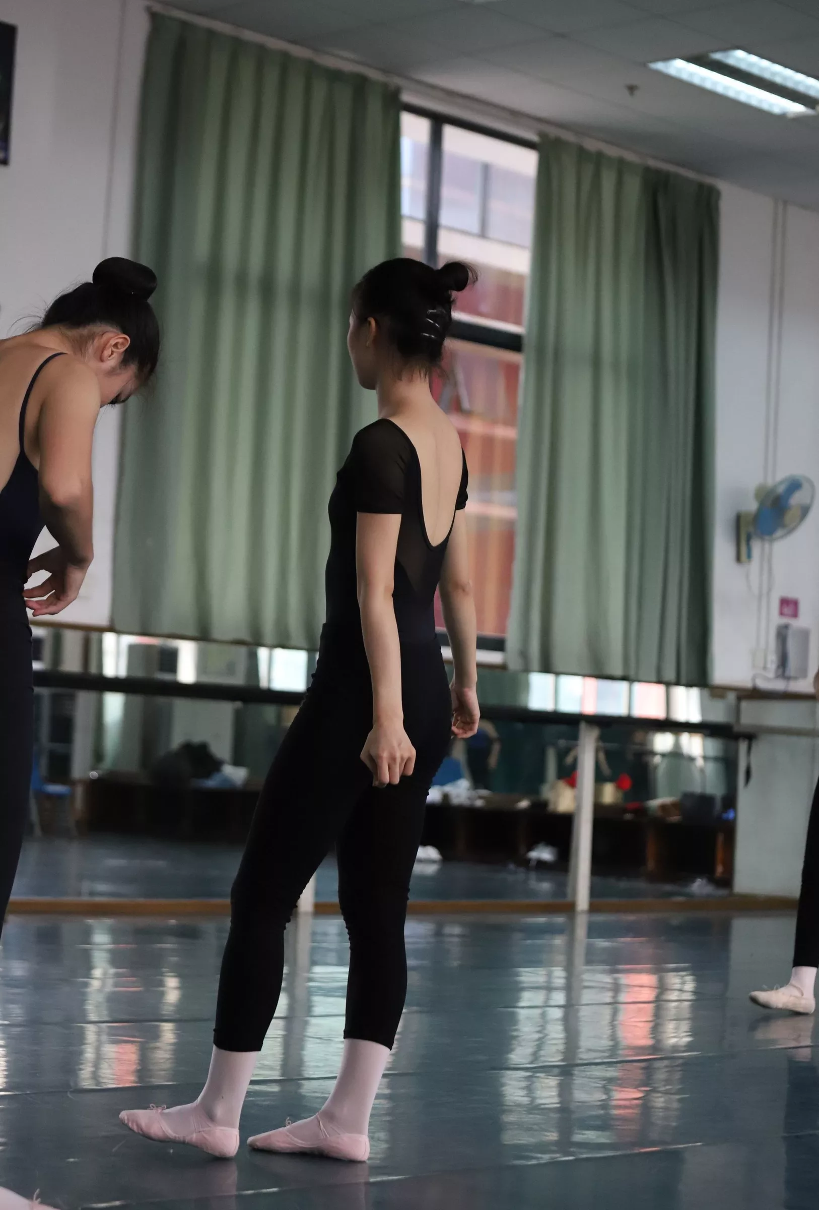 【大西瓜组图】 多色舞蹈服1【129P】 W004