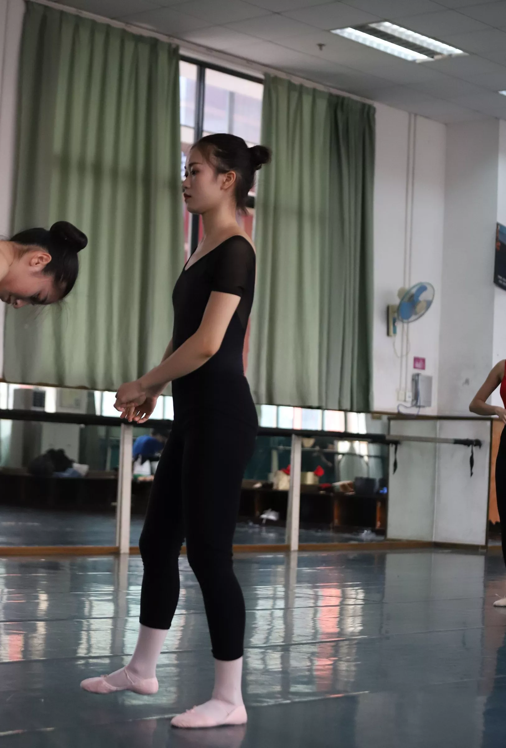 【大西瓜组图】 多色舞蹈服1【129P】 W004