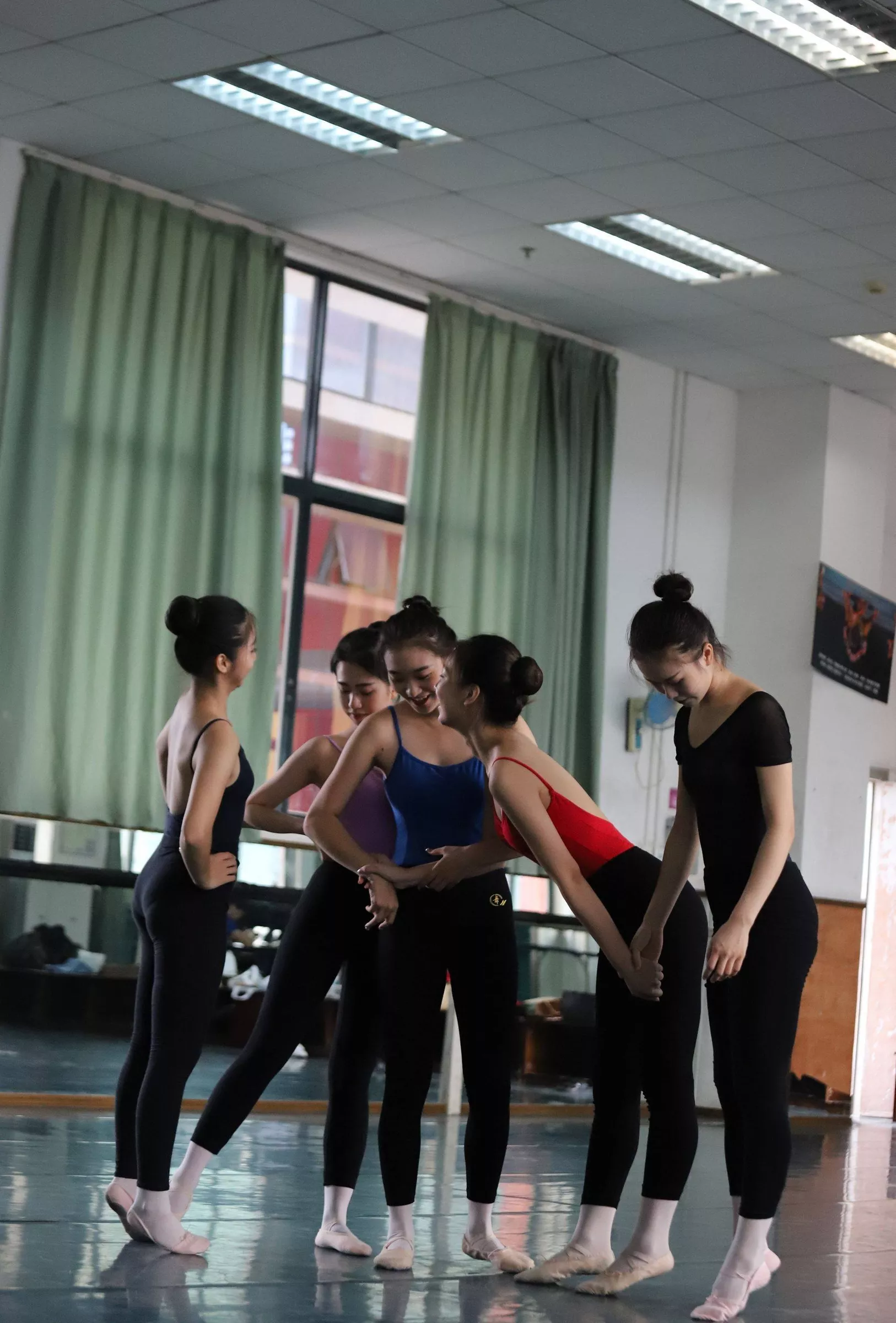 【大西瓜组图】 多色舞蹈服1【129P】 W004