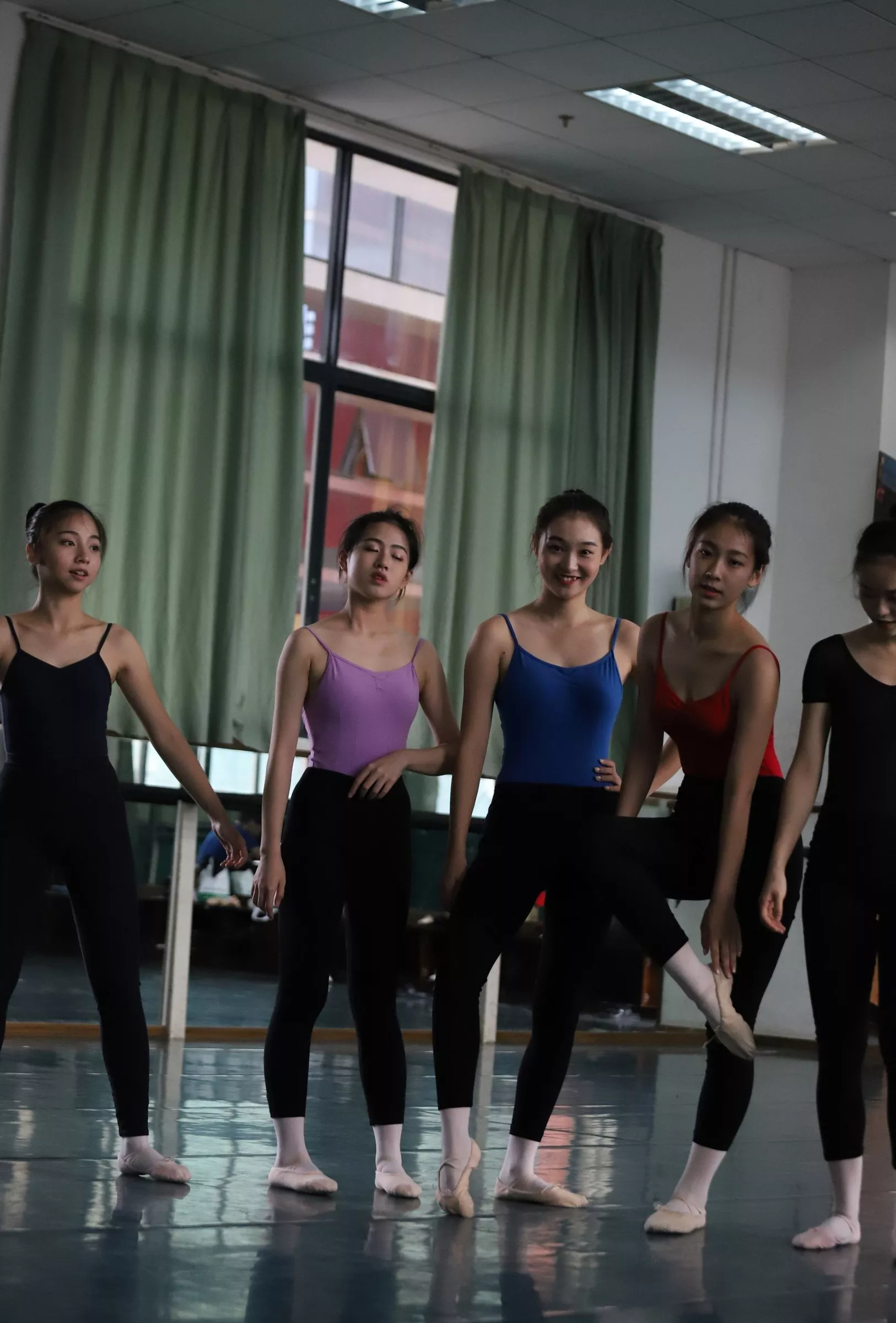 【大西瓜组图】 多色舞蹈服1【129P】 W004