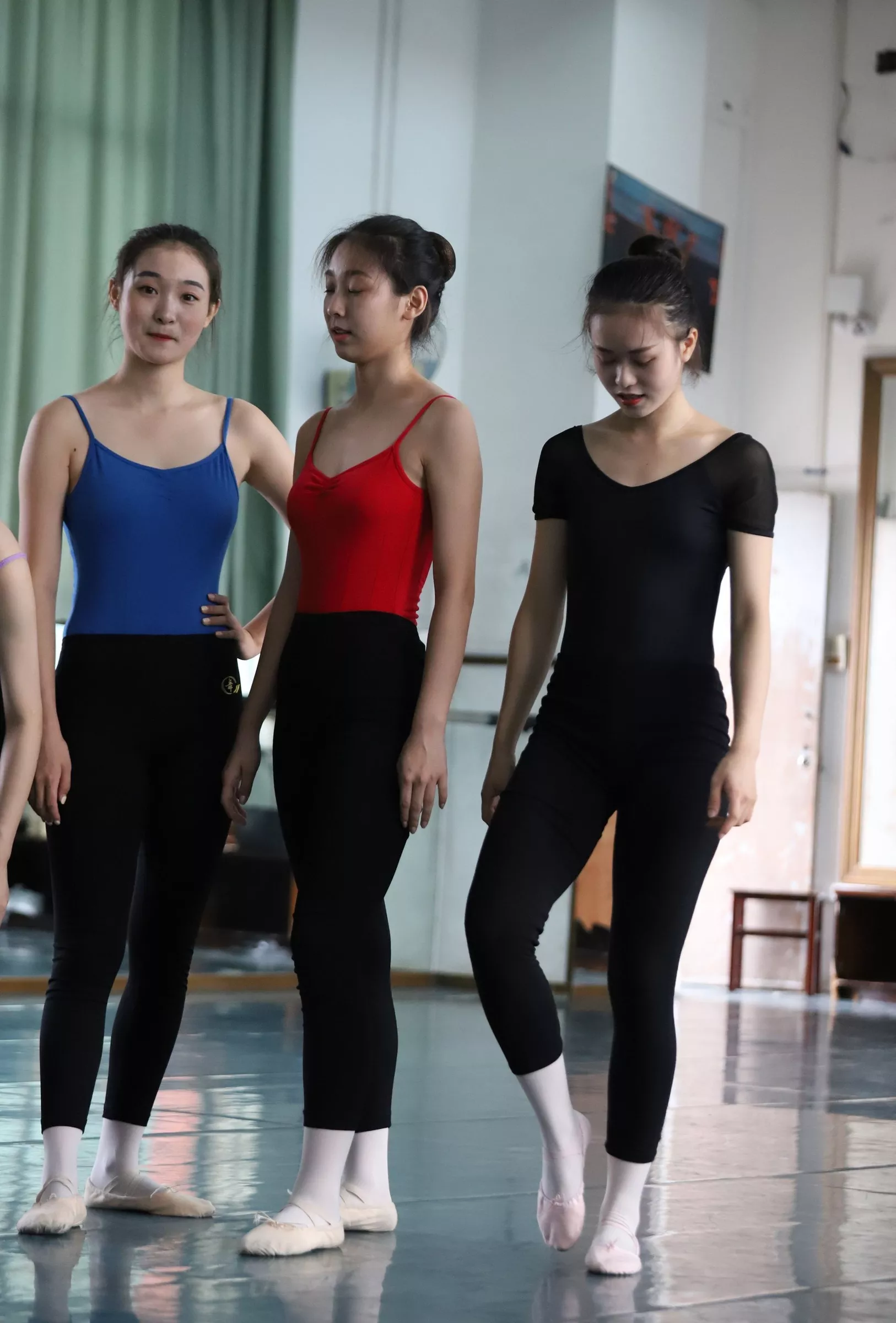 【大西瓜组图】 多色舞蹈服1【129P】 W004