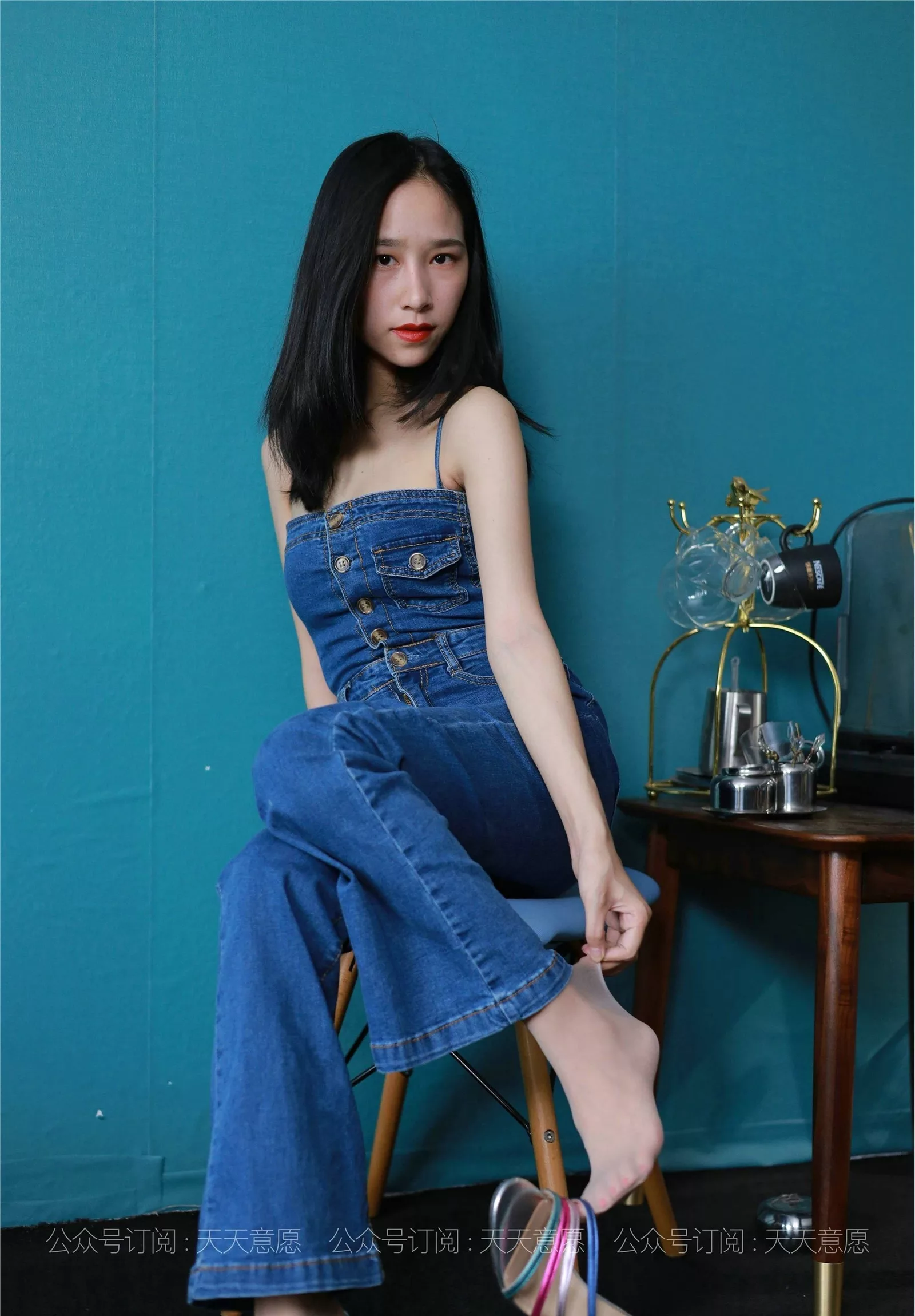 【异思趣向iess】 丝享家879：美子《美背库里丝》【97P】 2021.08.04