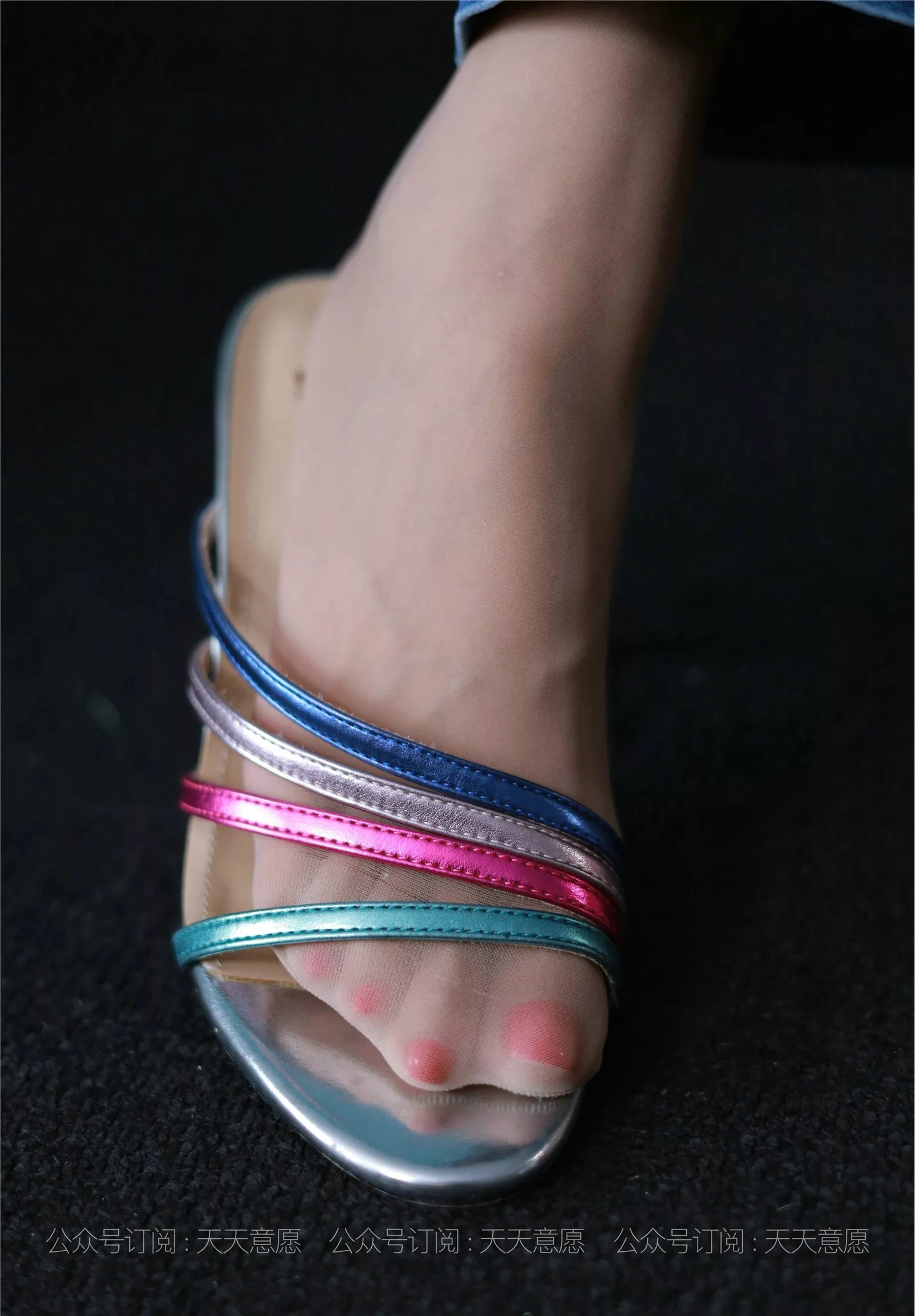 【异思趣向iess】 丝享家879：美子《美背库里丝》【97P】 2021.08.04