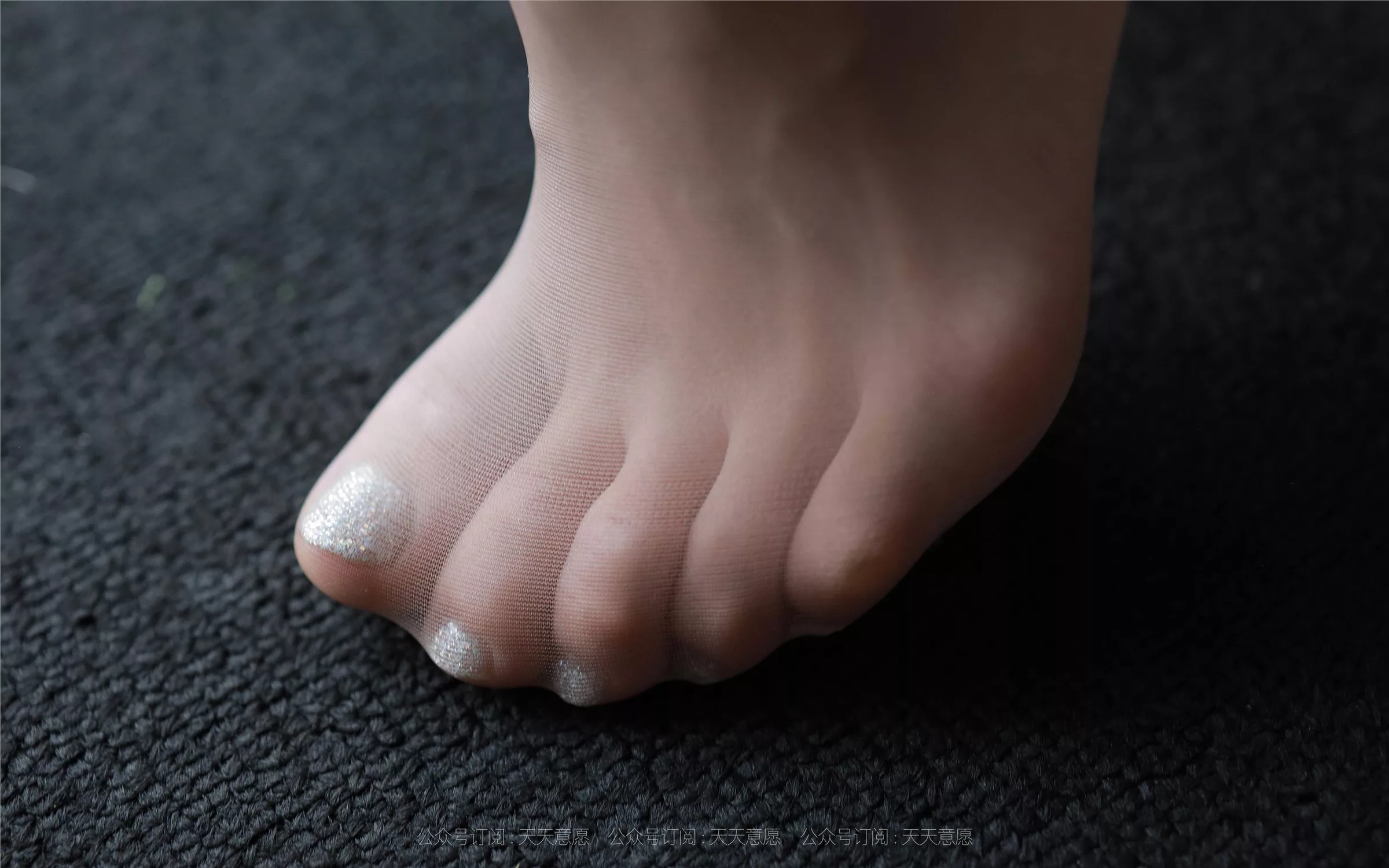 【异思趣向IESS】 2021.08.03 丝享家878：小六《邻家少女爱看书》【100P】