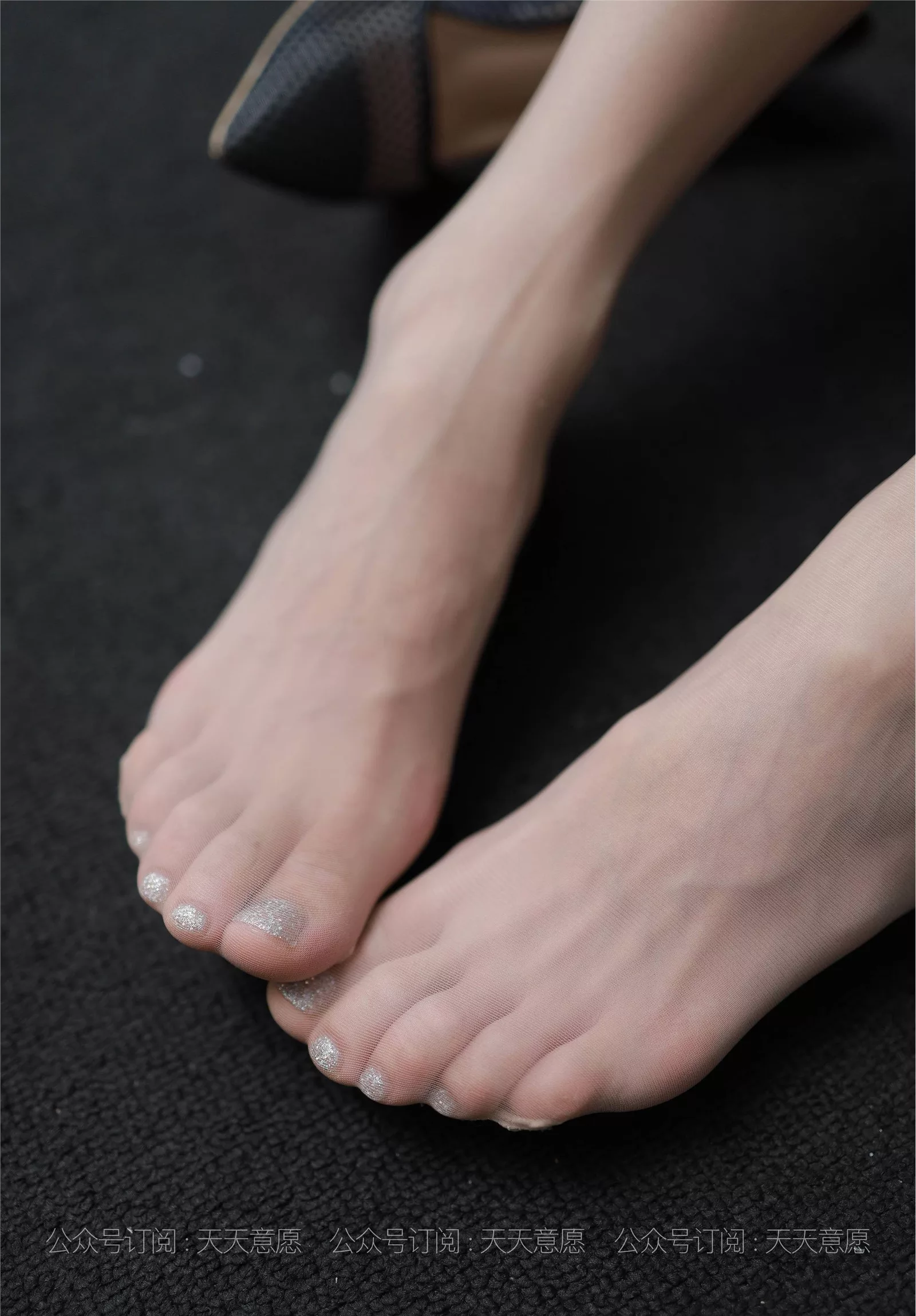 【异思趣向IESS】 2021.08.03 丝享家878：小六《邻家少女爱看书》【100P】