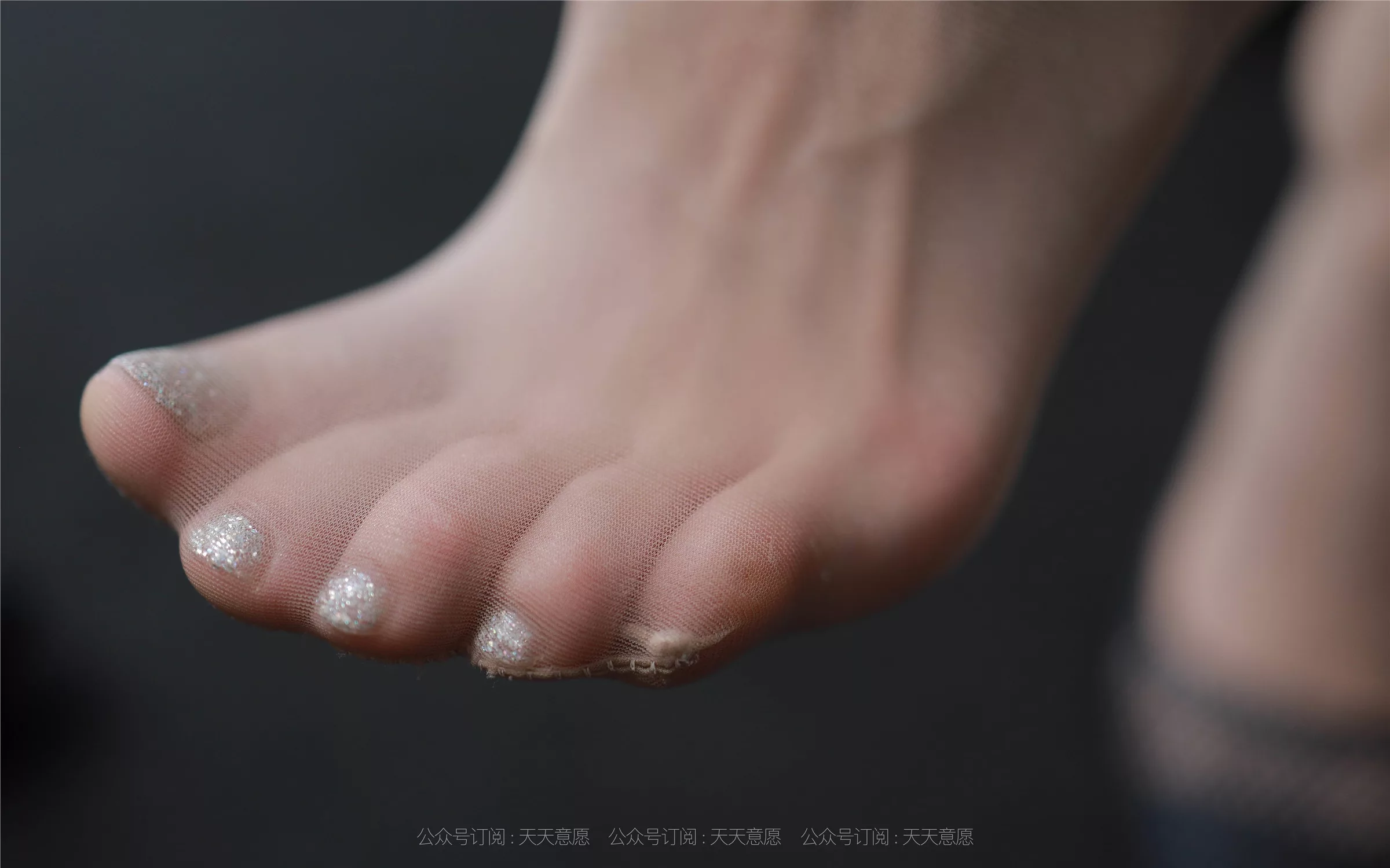 【异思趣向IESS】 2021.08.03 丝享家878：小六《邻家少女爱看书》【100P】