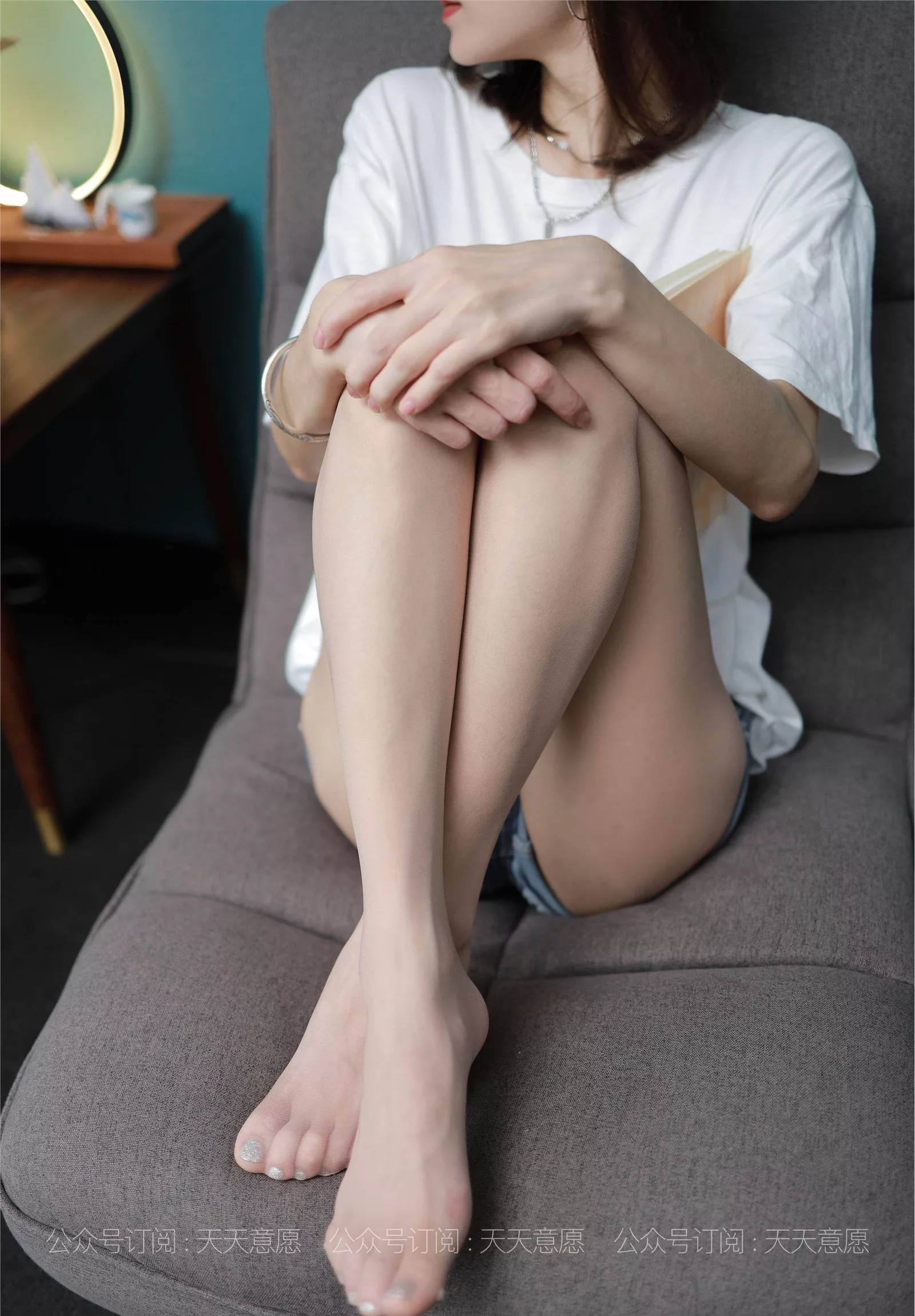 【异思趣向IESS】 2021.08.03 丝享家878：小六《邻家少女爱看书》【100P】