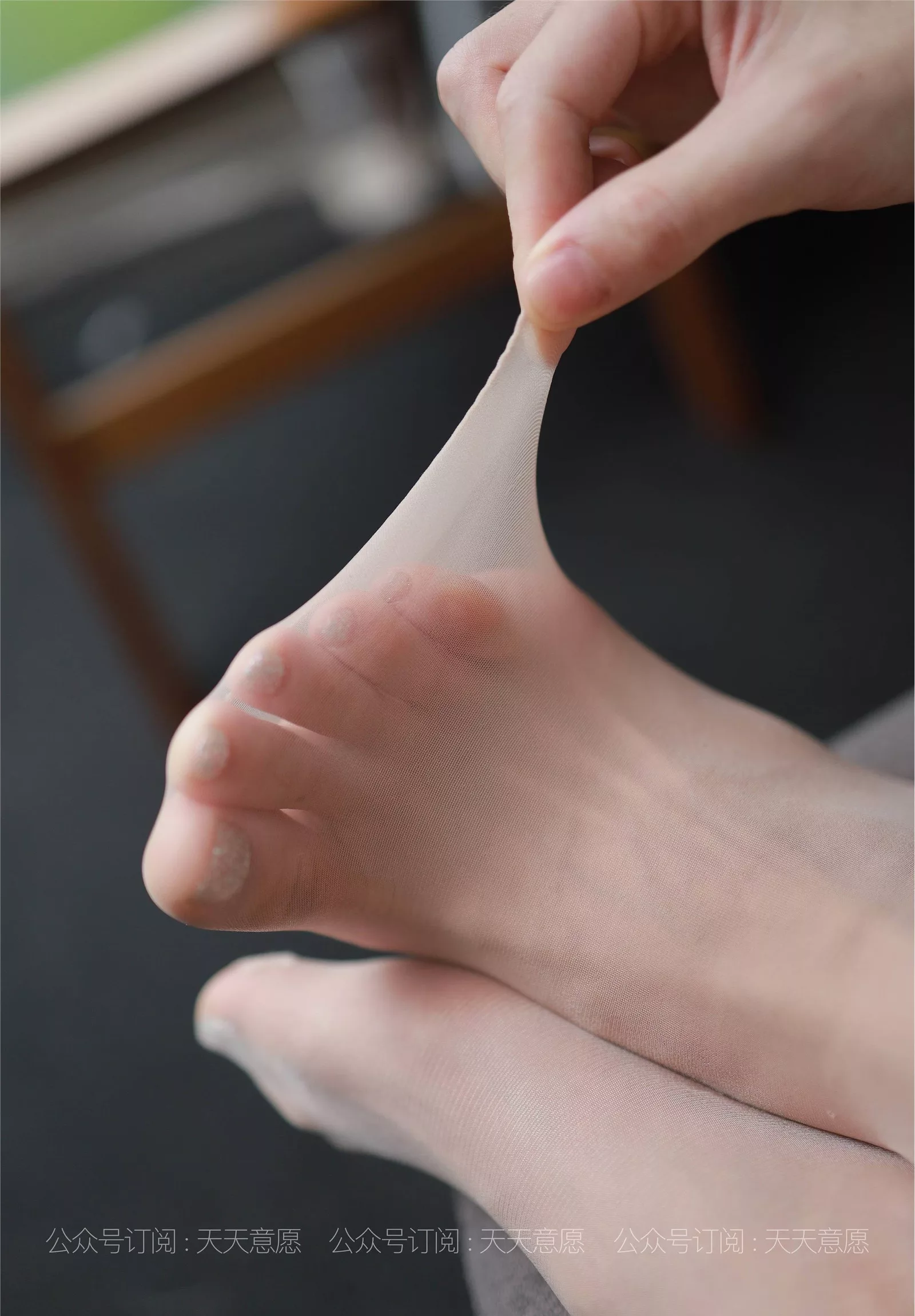 【异思趣向IESS】 2021.08.03 丝享家878：小六《邻家少女爱看书》【100P】