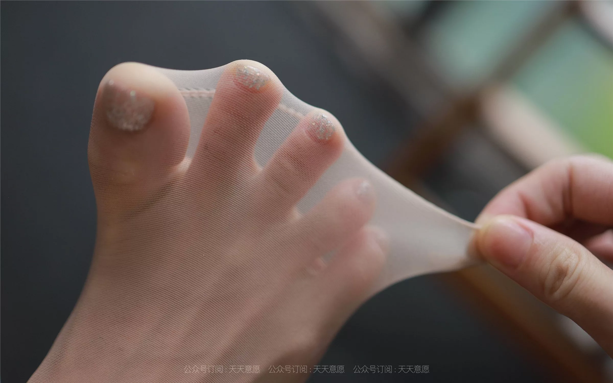 【异思趣向IESS】 2021.08.03 丝享家878：小六《邻家少女爱看书》【100P】