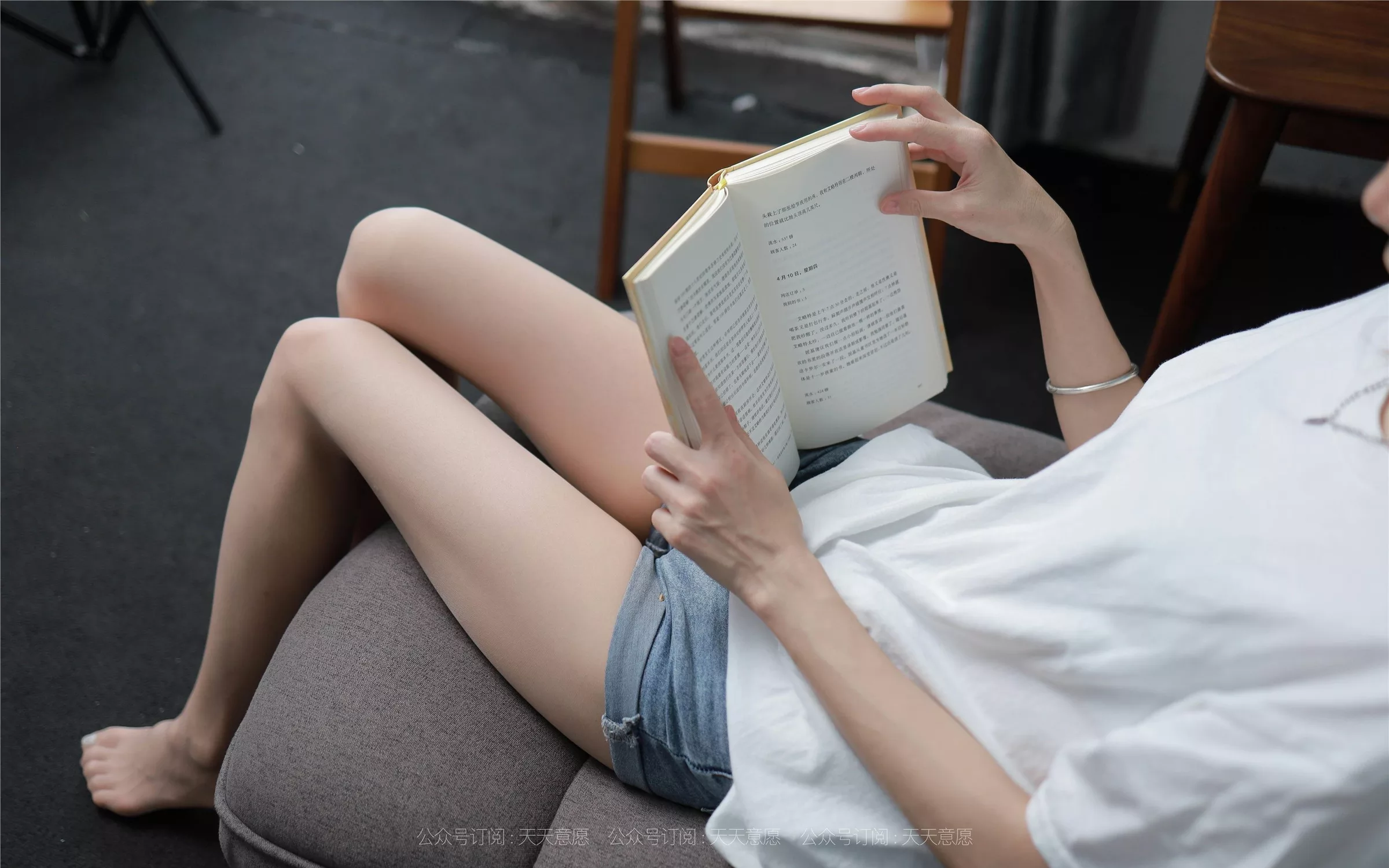 【异思趣向IESS】 2021.08.03 丝享家878：小六《邻家少女爱看书》【100P】